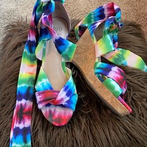 Tie die platform wedges